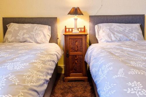 Tallis House, Sleeps 5, near City Centre, Free Parking, Long or Short Stays - by NMB Property, Manchester (photo 8)