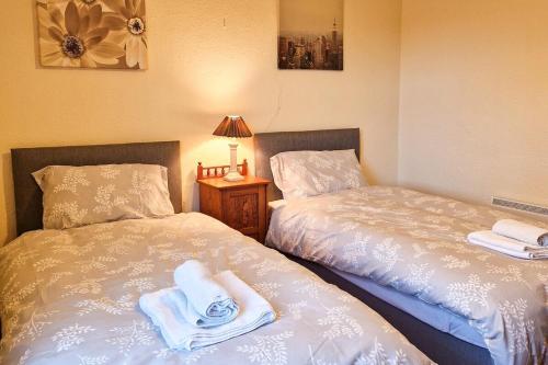 Tallis House, Sleeps 5, near City Centre, Free Parking, Long or Short Stays - by NMB Property, Manchester (photo 9)