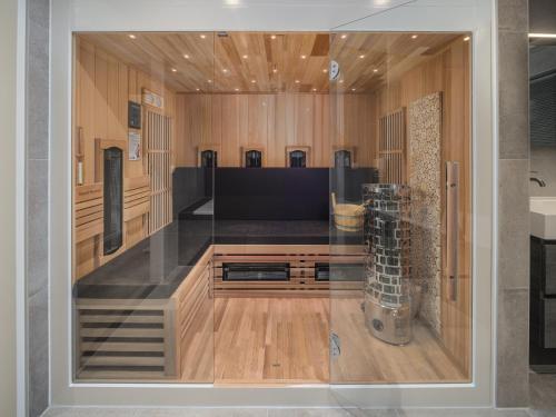 Szauna, Groepsaccommodatie met hottub en sauna | 18 personen in Verspreide huizen Neede