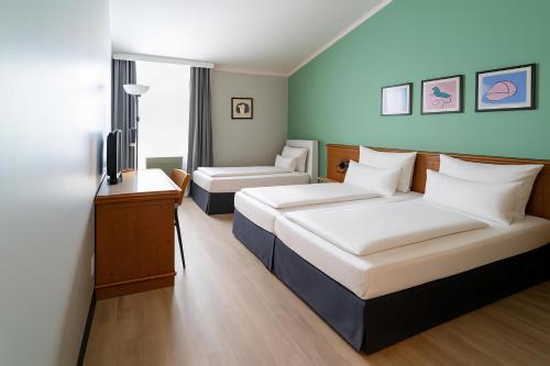 3 twin beds