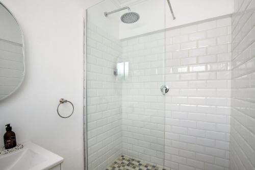 Spacious Studio in Prime Location - image 4