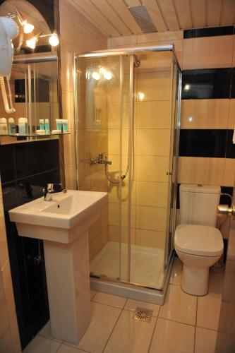 Standard Double Room image 4