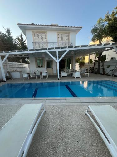 Riverland beach villa