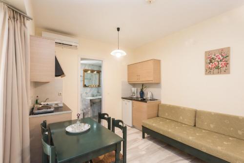 Mythos Beach Hotel Apartments - image 8