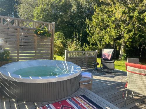 The Blomsholm Cabin - Recharge Your Electric Car, Stromstad