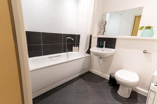 2 Bed 2 Bath Apartment Birmingham City Centre, Бирмингем (фото 8)