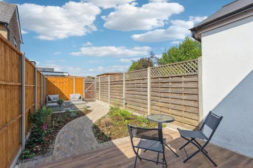 Charming Windsor Cottage, Castle Views, Garden & Walk Everywhere - By Tempstay, Windsor (Foto 7)
