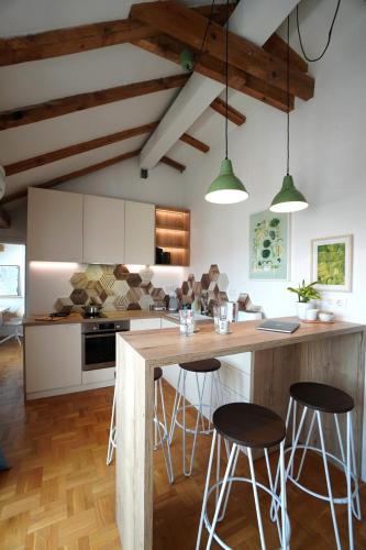 Modern Loft with Balcony in the heart of Sofia, Sofie