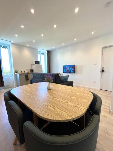 Duplex urbain proche centre-ville de Lyon - 6 pers in 8e arrondissement