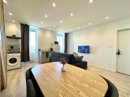 Duplex urbain proche centre-ville de Lyon - 6 pers in 8e arrondissement