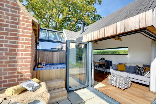 Instalaciones, The Lookers Legacy in Tenterden