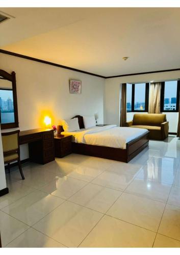 room detail thumbnail 1