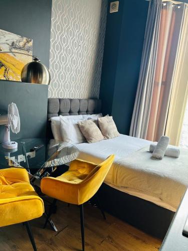 Holland Rd Studios Close to Olympia London Room Type - Deluxe Double Studio