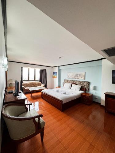 room detail thumbnail 0