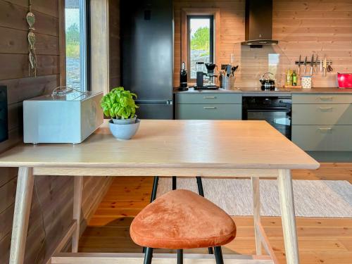 . Family Cabin With Views Of Dønnamannen Mountain