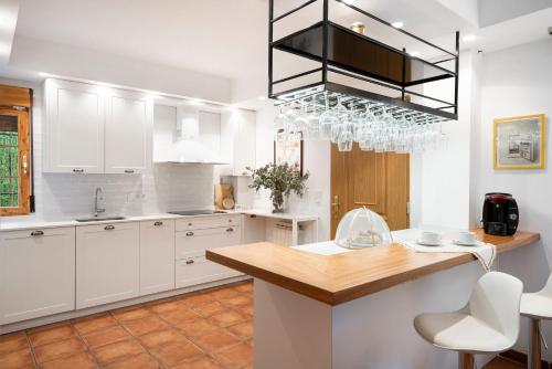 Casa El Pilar con chimenea, jardín y parking privado (Casa El Pilar con chimenea, jardin y parking privado) in Huétor Santillán