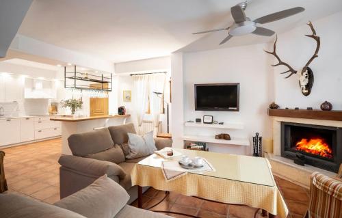 Casa El Pilar con chimenea, jardín y parking privado (Casa El Pilar con chimenea, jardin y parking privado) in Huétor Santillán