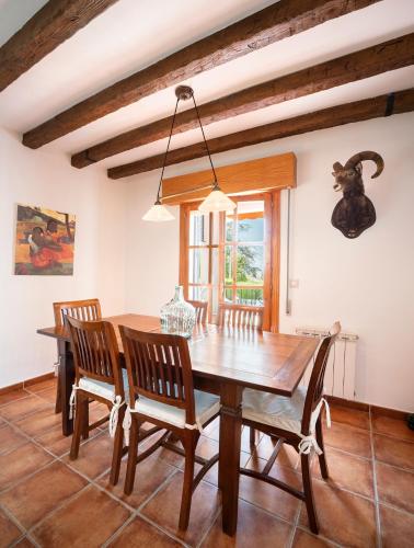 Casa El Pilar con chimenea, jardín y parking privado (Casa El Pilar con chimenea, jardin y parking privado) in Huétor Santillán