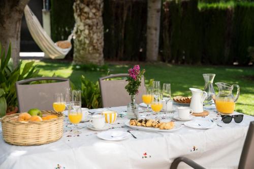 Casa El Pilar con chimenea, jardín y parking privado (Casa El Pilar con chimenea, jardin y parking privado) in Huétor Santillán