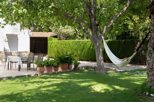 Casa El Pilar con chimenea, jardín y parking privado (Casa El Pilar con chimenea, jardin y parking privado) in Huétor Santillán