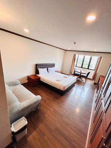 room detail thumbnail 0