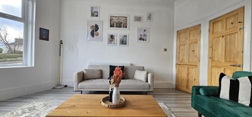 Spacious Haven with Free Parking, Glasgow (zdjęcie 3)