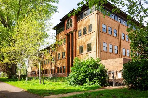 кв.м. 2 спалень, 1 окремих ванних Будинок в Taunton Fairwater
 (#57 Central Taunton 2BR APT) in Тонтон