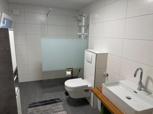 Badeværelse, Große Wohnung am Segelflugplatz in Marpingen