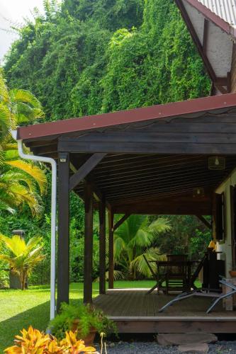 Maison chaleureuse aux Abymes avec jacuzzi relaxant in Les Abymes