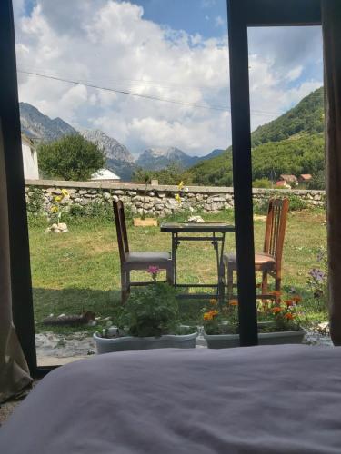 Boga Cabins in Bogë