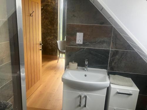 Zuhanyzó, Dalvourn West Wing , Farr by Inverness in Inverarnie