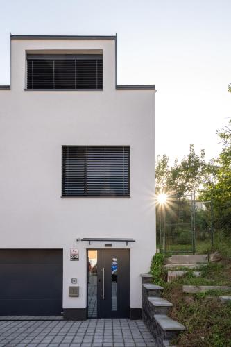 ทัศนียภาพภายนอกโรงแรม, Large Apartment in a Quiet Area with Terrace & Free Garage in เรชโกวิเชอ อาโมคราโฮรา