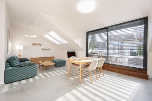 บริการและสิ่งอำนวยความสะดวก, Large Apartment in a Quiet Area with Terrace & Free Garage in เรชโกวิเชอ อาโมคราโฮรา