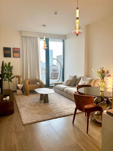Designer Brand New 2BR with Padel, Gym, Spa and eScooter, Dubai
