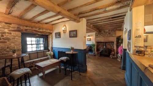 The Golden Ball Hotel Pods - Over Kellet