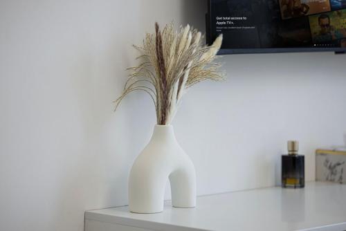 Sparkle Tower by Swarovski Full Marina View 2min JBR & Metro Sleeps 4 - image 6