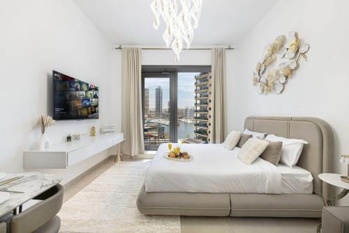 Sparkle Tower by Swarovski, Full Marina View, 2min JBR & Metro, Sleeps 4, Dubai (photo 2)