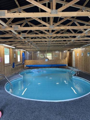 المنظر الخارجي, The Bullpen Cotswolds Farm Stay With Pool in Lechlade