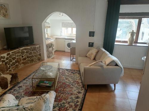 Rosemarie's Den in Saint-Saud-Lacoussiere