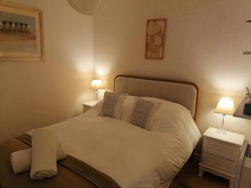 Rosemarie's Den in Saint-Saud-Lacoussiere