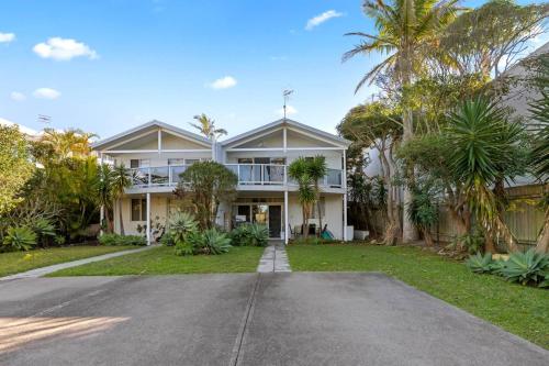 2BDR Beachside Bliss in Wamberal in Wamberal
