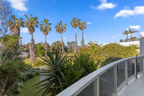 2BDR Beachside Bliss in Wamberal in Wamberal