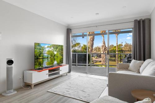 2BDR Beachside Bliss in Wamberal in Wamberal