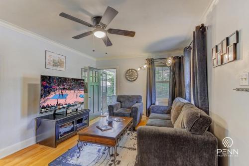 Kimball Home Mid-Century Vibe in Springfield (TN)