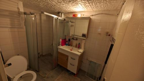Fresh Big Private Room on the City Center, Antalya (foto 7)