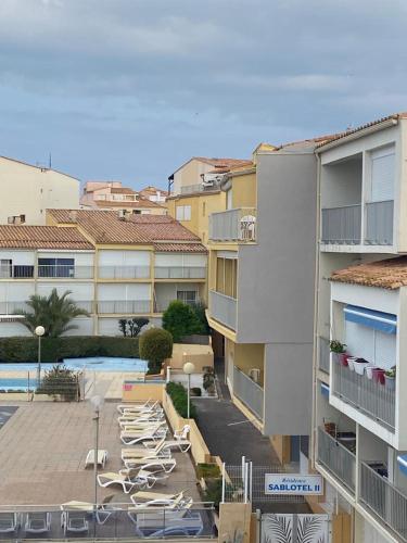 Apartment with pool included near L'Amphore