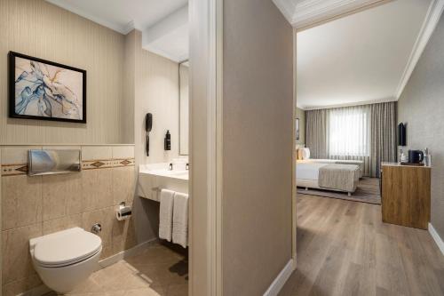 room detail thumbnail 2