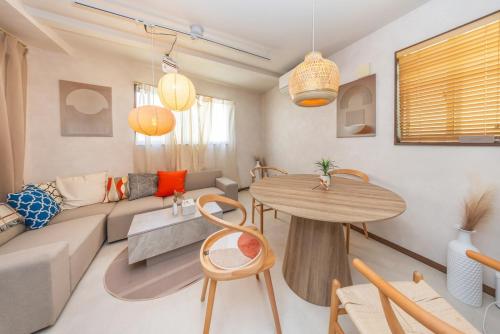 Wooden house max 8 people 7 minutes walk to Skytree 75 square meters Asakusa, Narita Airport, Haneda direct