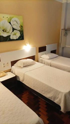 3 twin beds