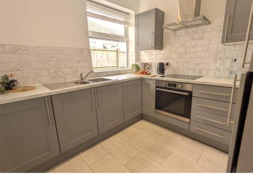 Spacious Bungalow in St Helens, 1-Min Drive to Carr Mill Bridge gîte à louer Billinge